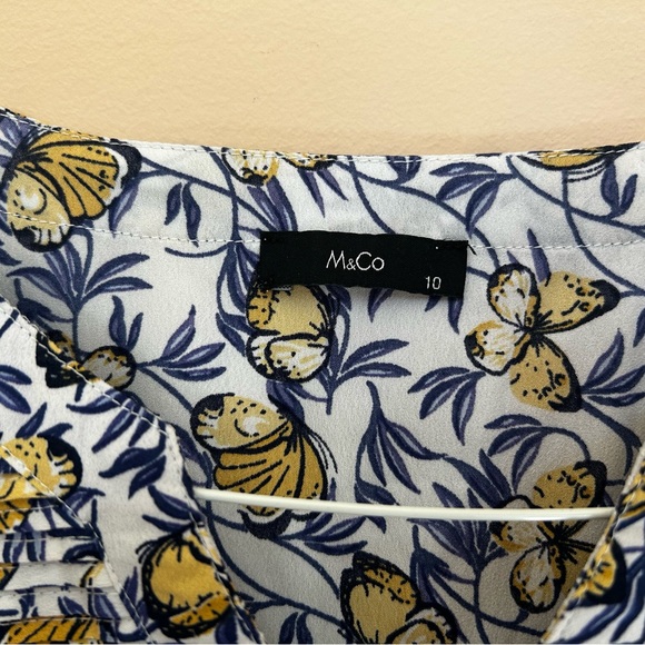 Summer blouse with pretty floral print. - Picture 3 of 3